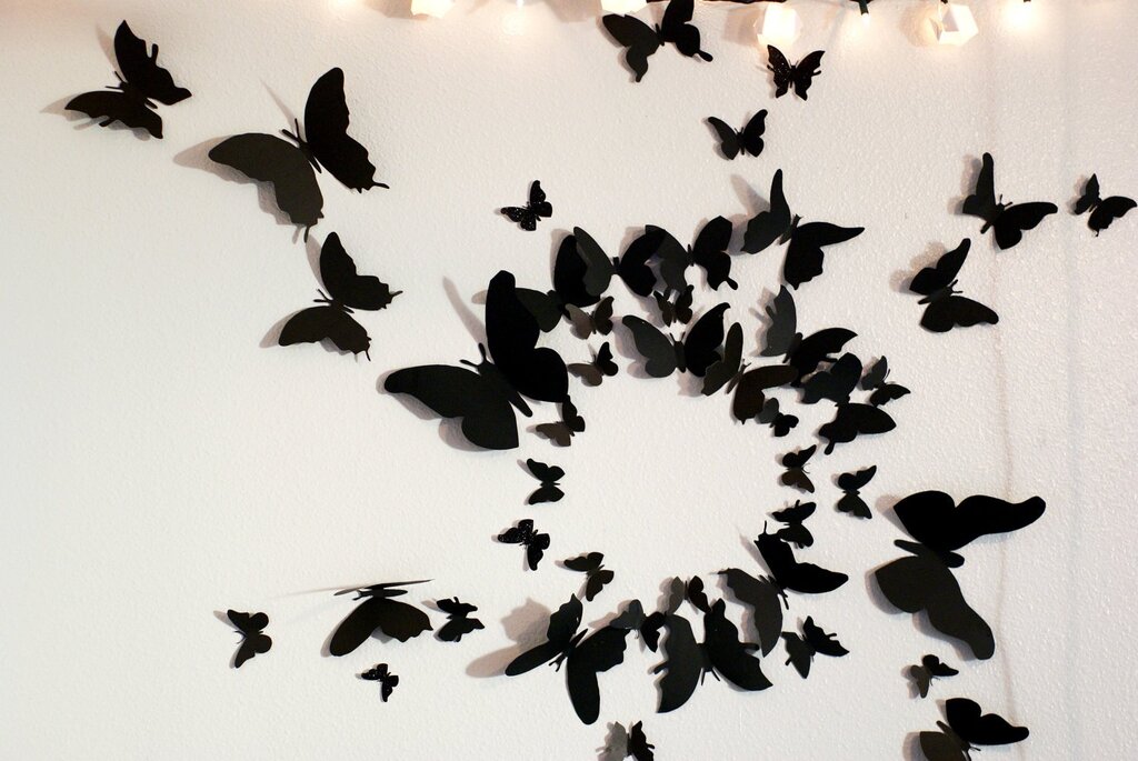 Бабочки на потолке декор