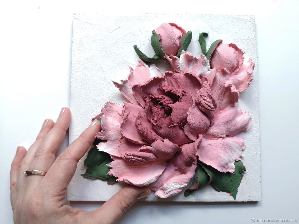 Bas-relief peonies