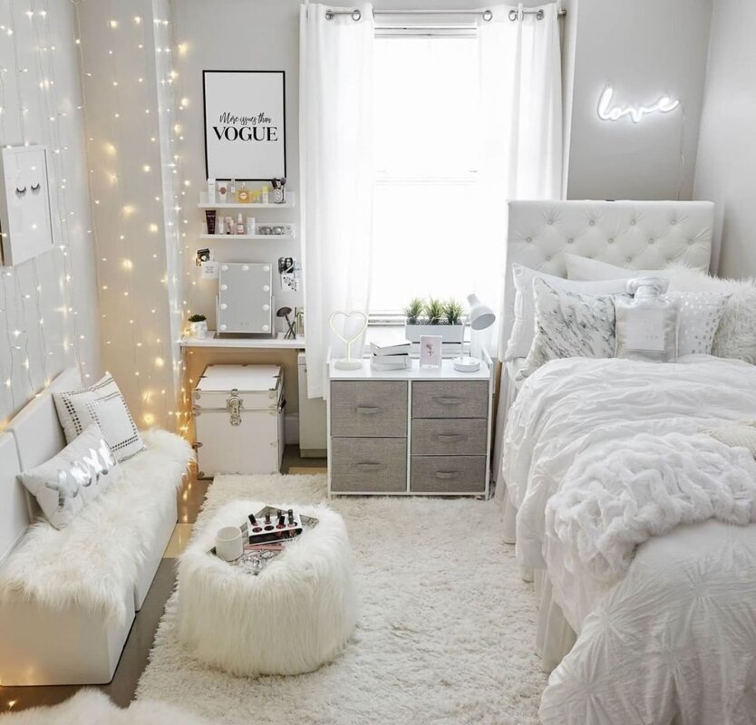 Белая комната для девушки