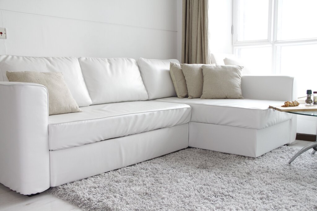 Белый угловой диван