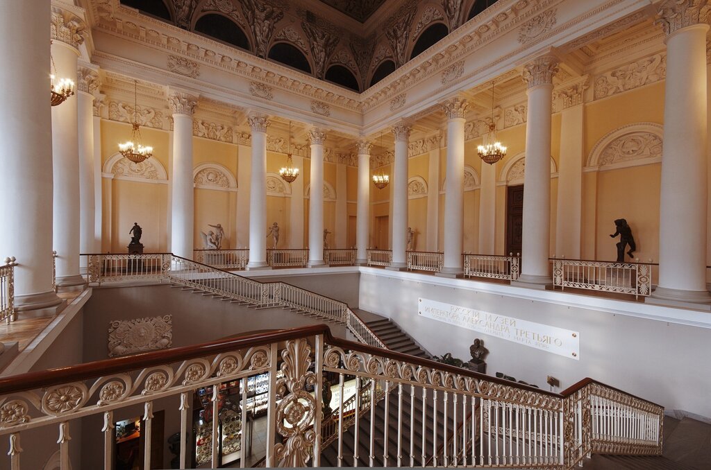 Белый зал Михайловского дворца