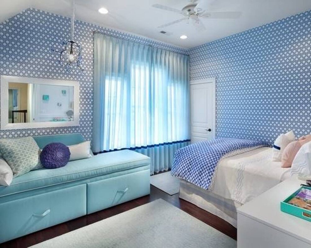 Бело голубая комната