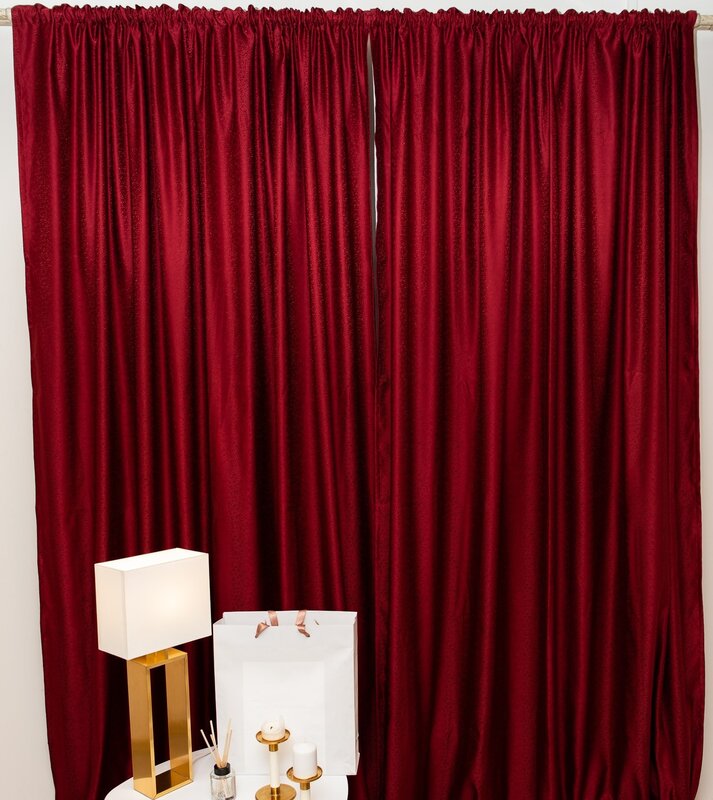 Burgundy curtains in the interior