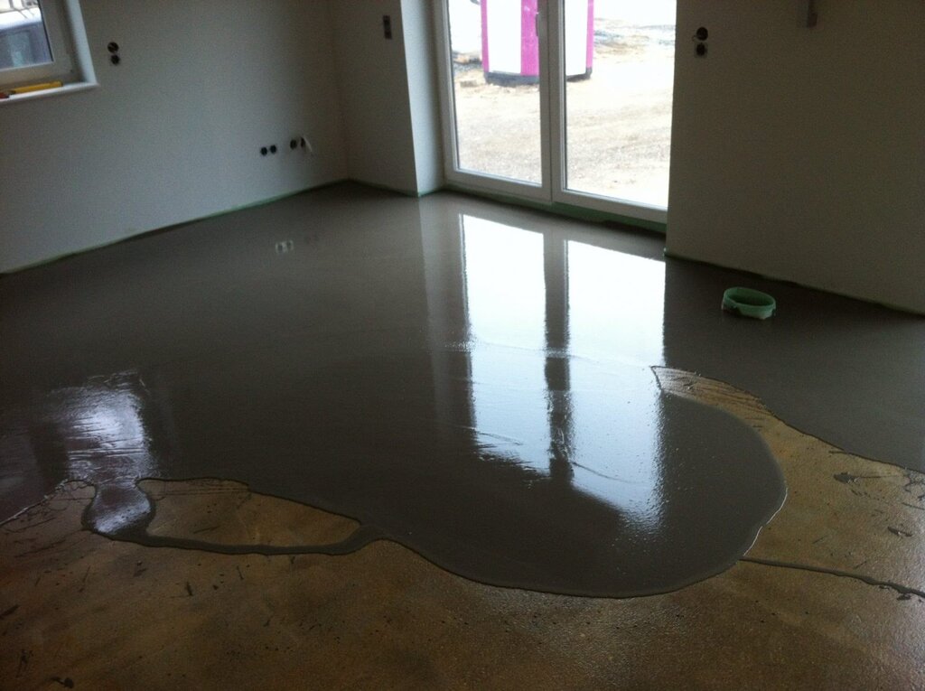 Black self-leveling floor