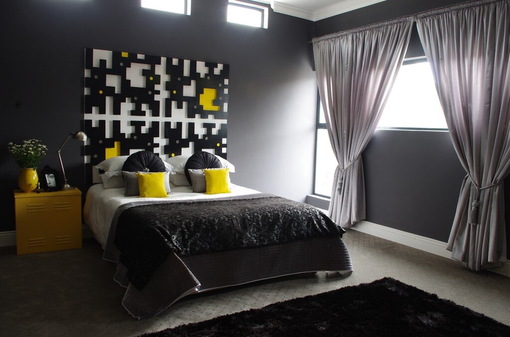 Black and yellow room