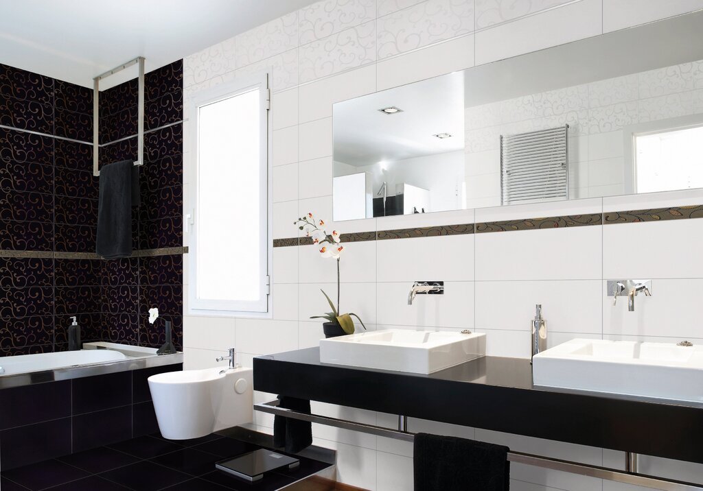 Black and white tile in the bathroom