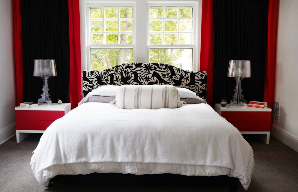 Чёрно красная спальня