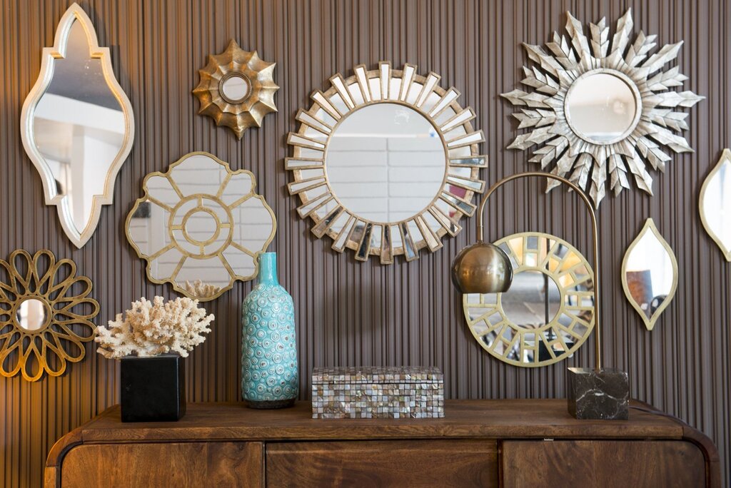 Wall mirror decor