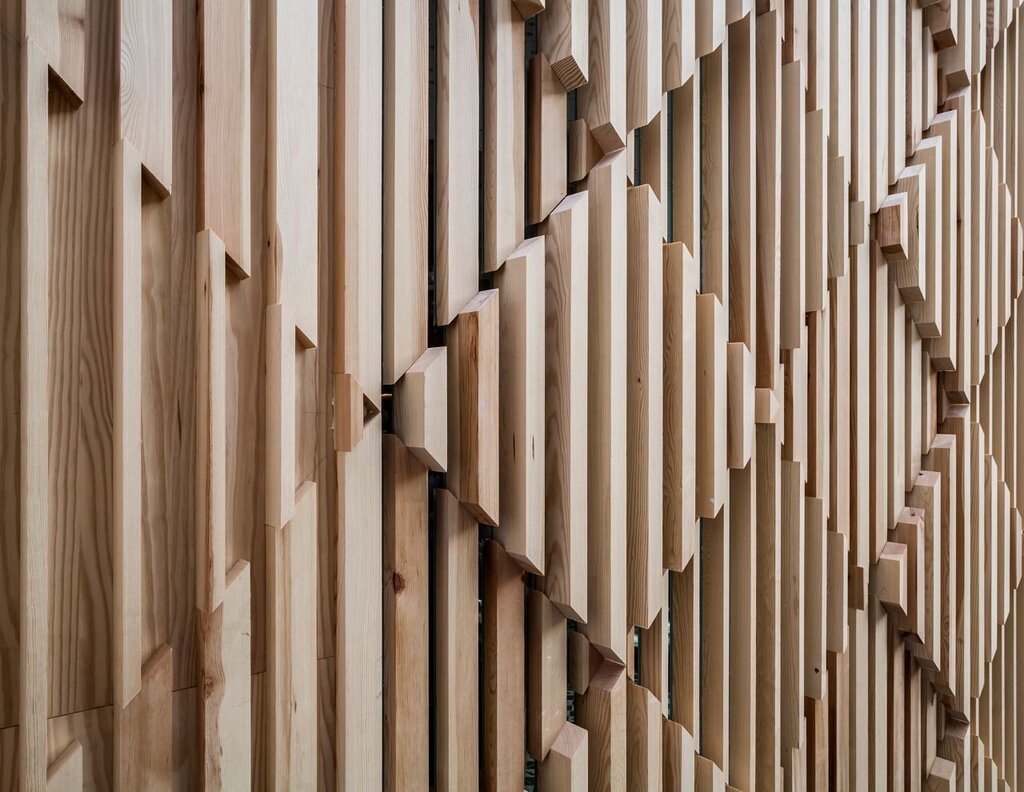 Декор стены из деревянных реек
