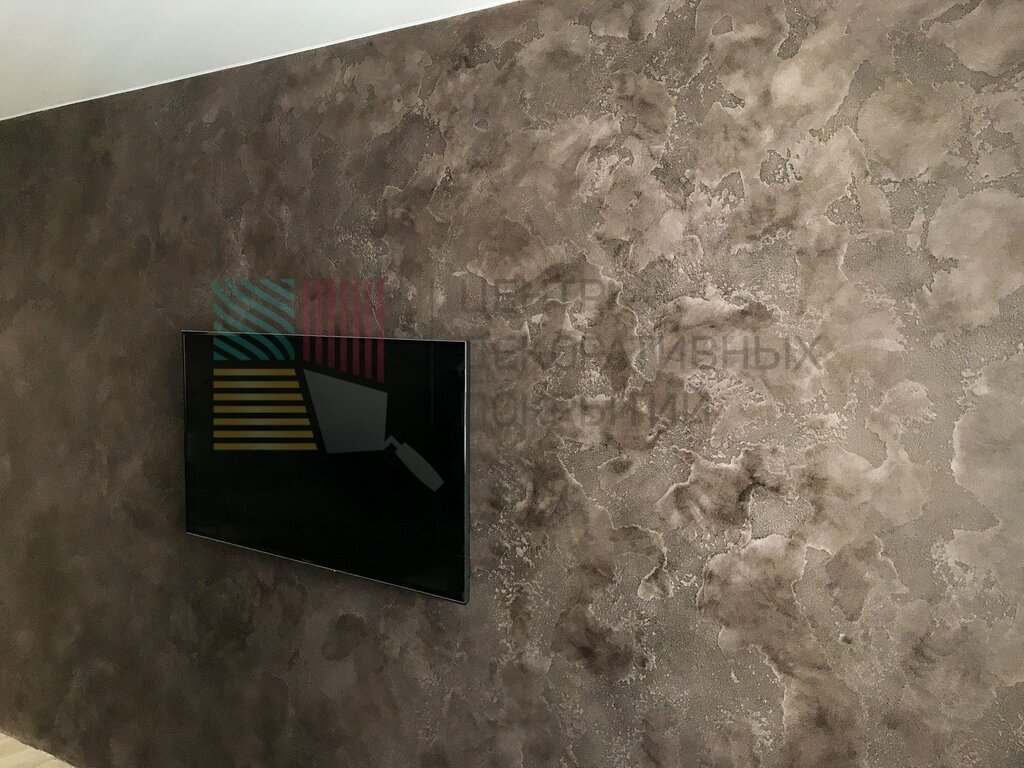 Decorative plaster in two colors