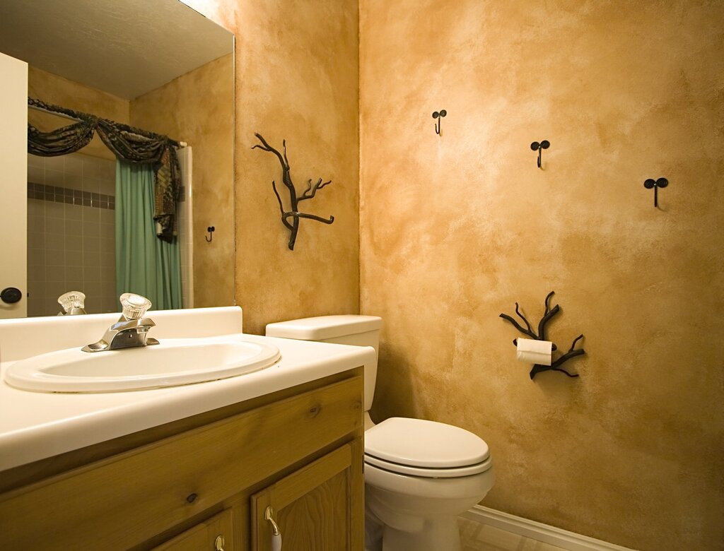 Decorative plaster in the bathroom