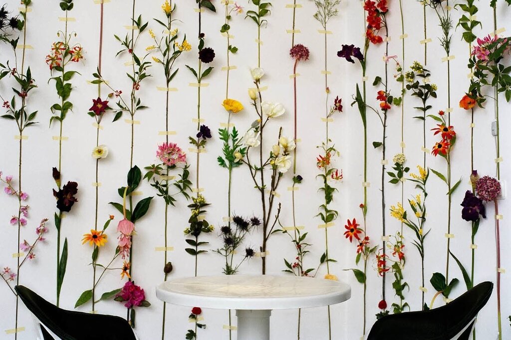 Декоративные цветы на стену для интерьера