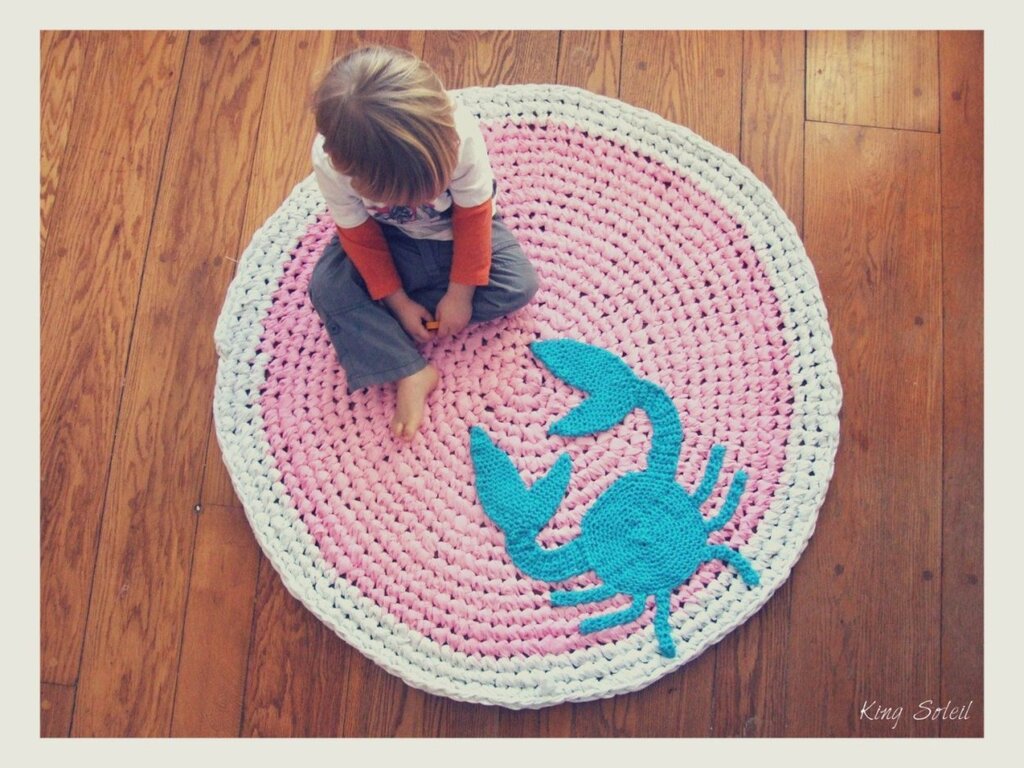 Children's round rug