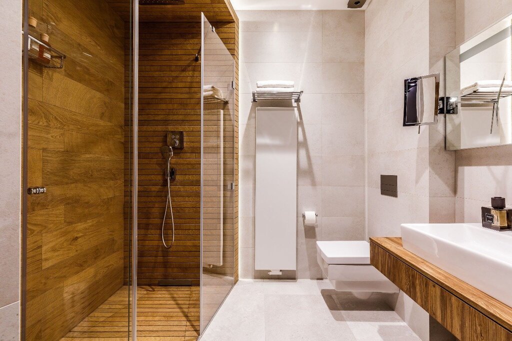 A shower with wood-look tiles