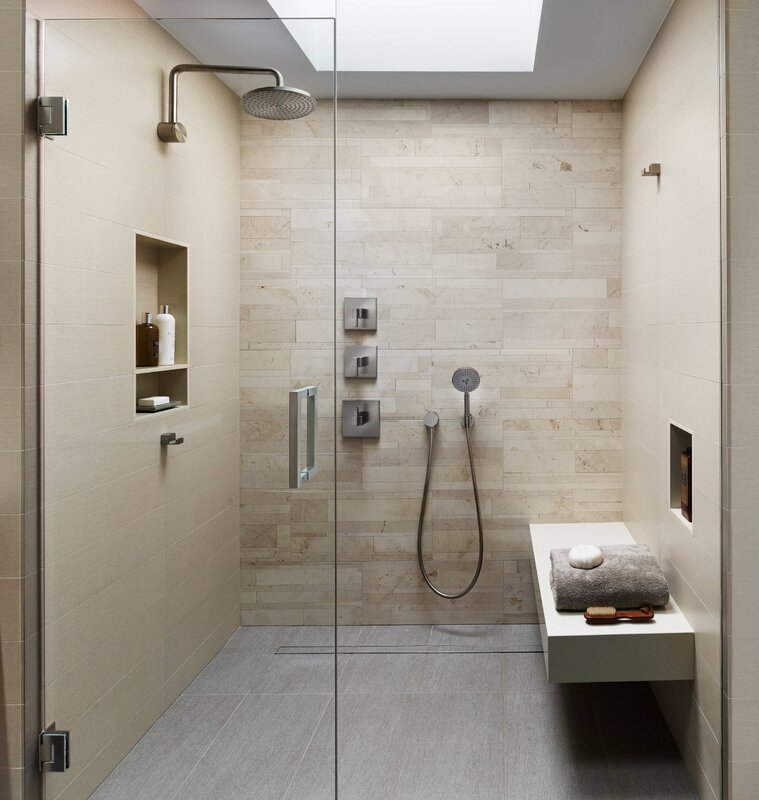 Shower in construction execution