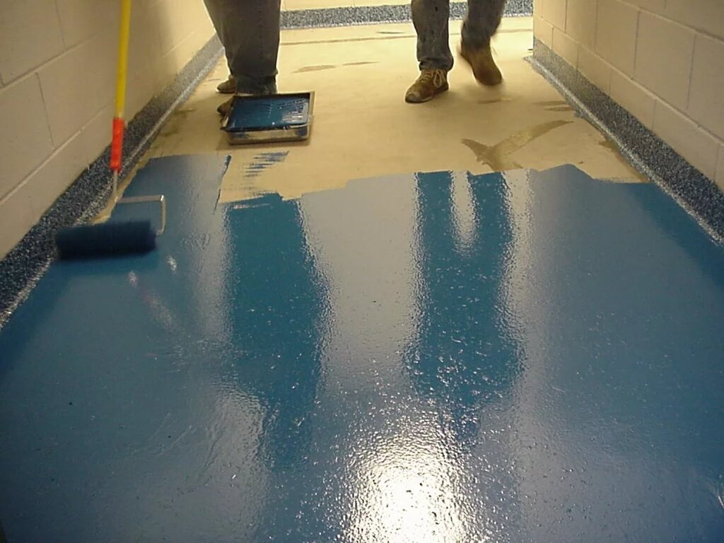 Epoxy self-leveling floor for the garage