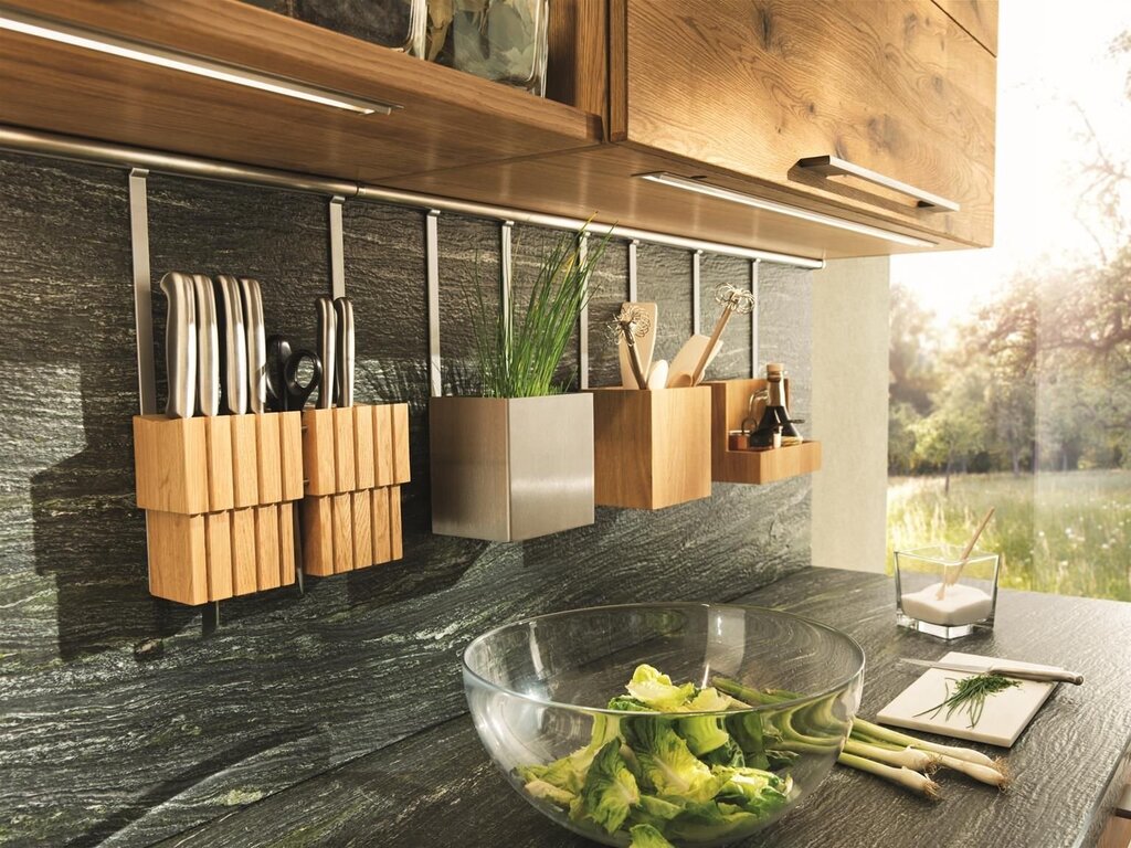 Slatted backsplash for the kitchen