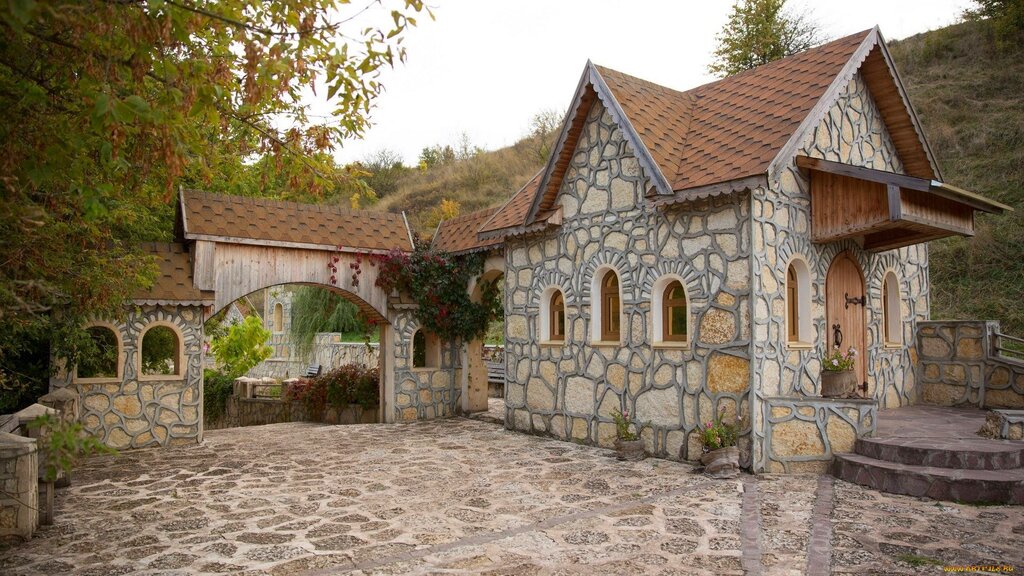 Facade made of rubble stone