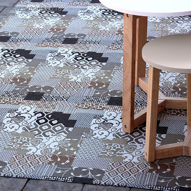 Tapestry rug with a rubberized base