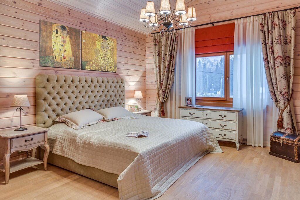 Imitation of timber in the bedroom interior 57 фото