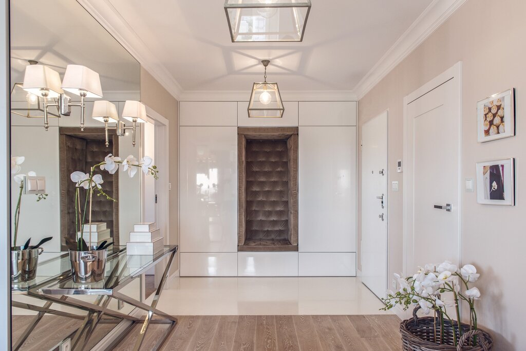 The interior of the hallway in light tones