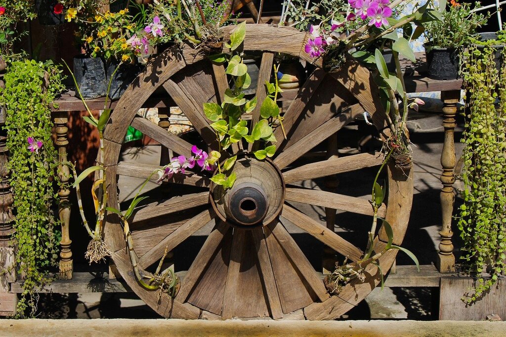 Decorative wooden wheel