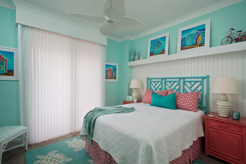 A room in turquoise tones