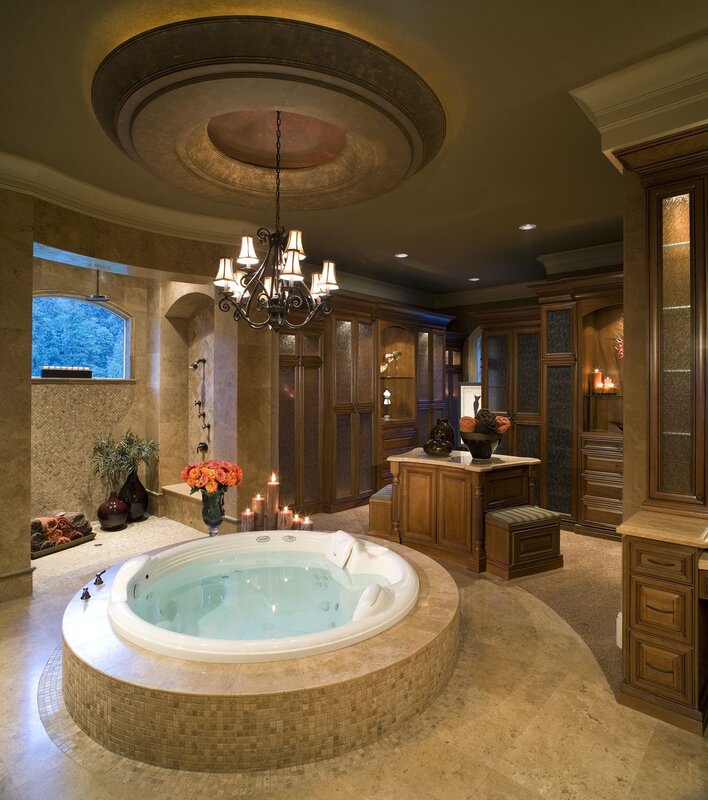 Красивая ванная комната в доме