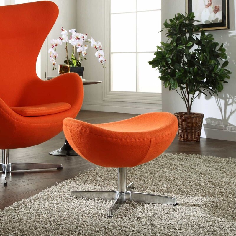 Кресло оранжевое для гостиной