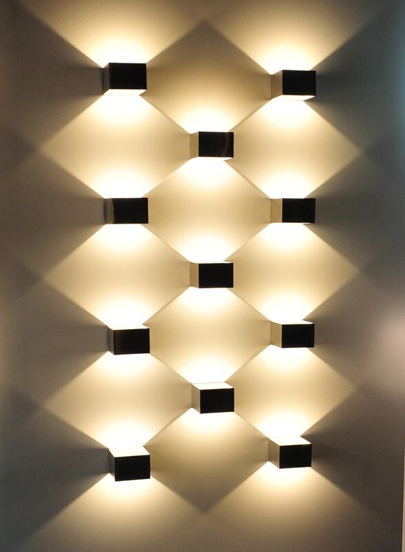 Round wall lamp