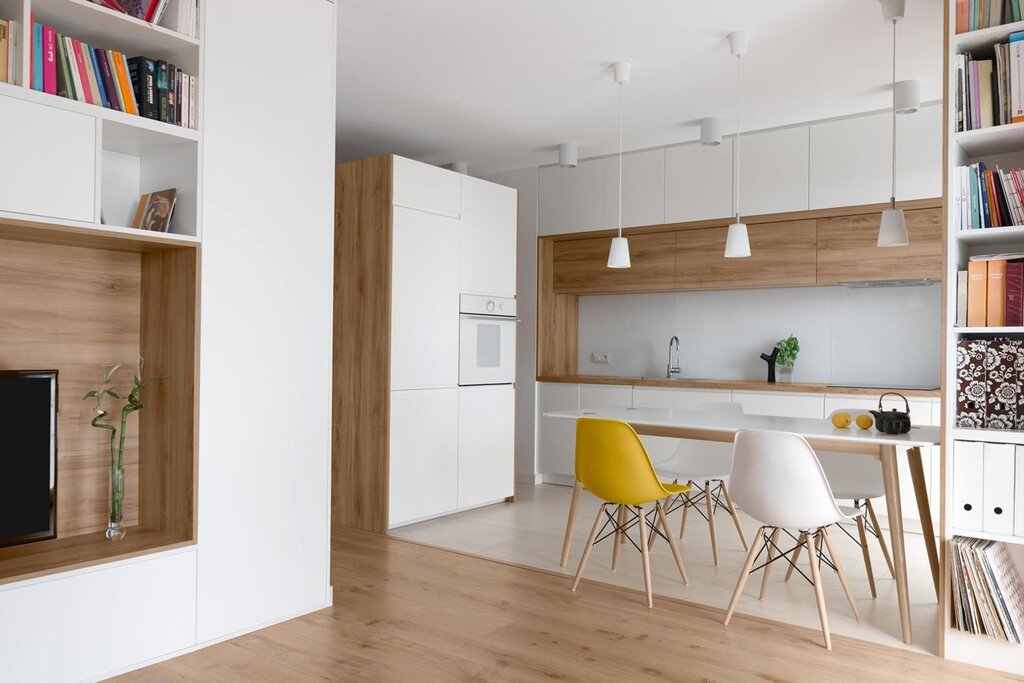 Kitchen with mezzanine cabinets