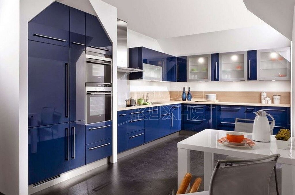Кухня с темно синими фасадами