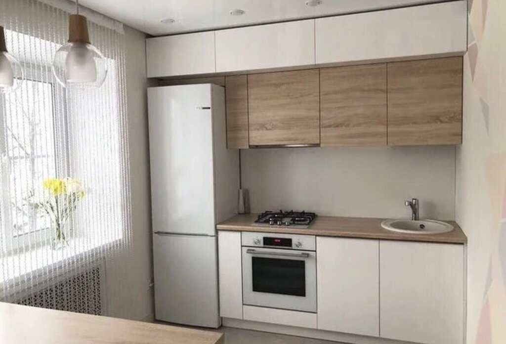 Kitchen with tall upper cabinets