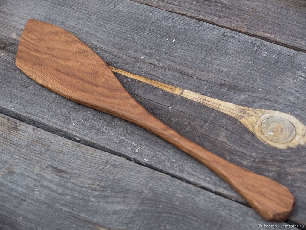 Кухонная лопатка из дерева