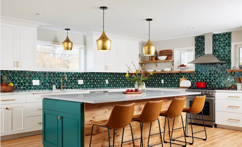 Kitchen backsplash made of tiles