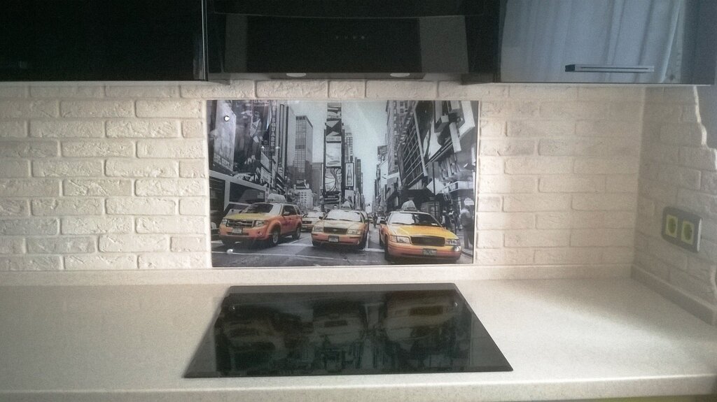 A kitchen backsplash made of plaster with your own hands