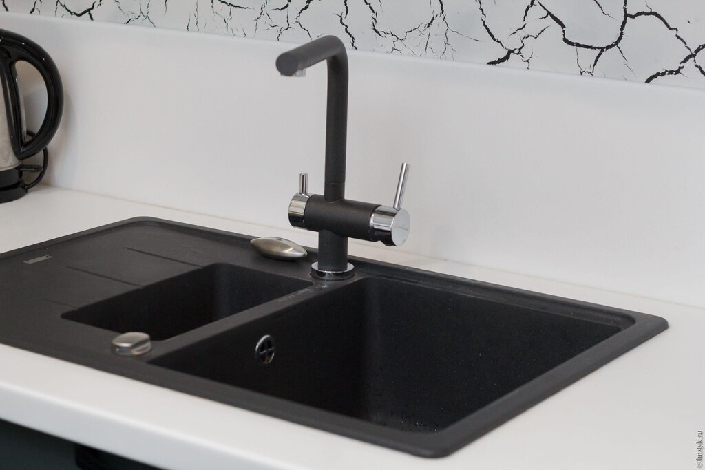 Kitchen set with a black sink 49 фото