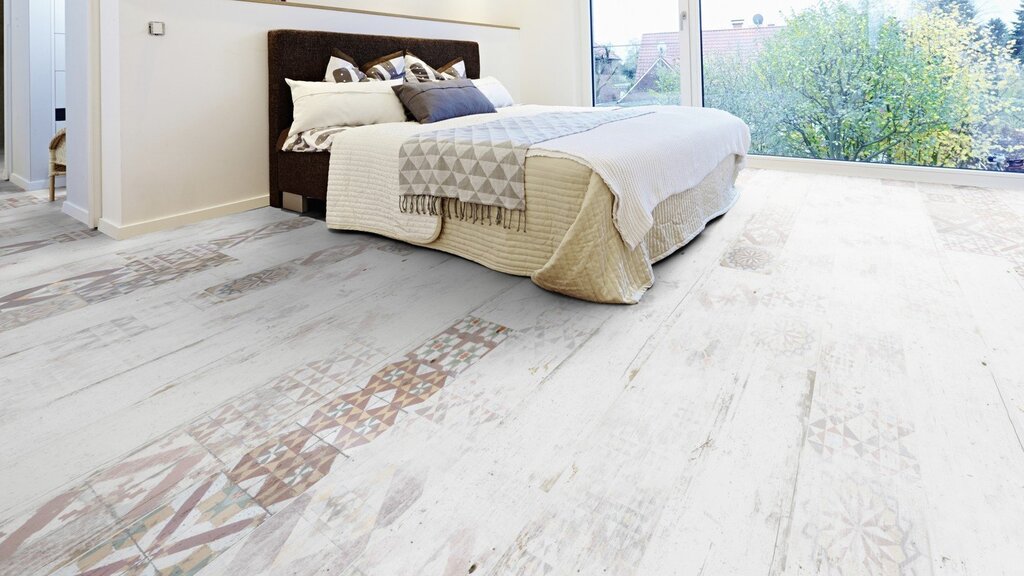 Laminate with an aged wood look