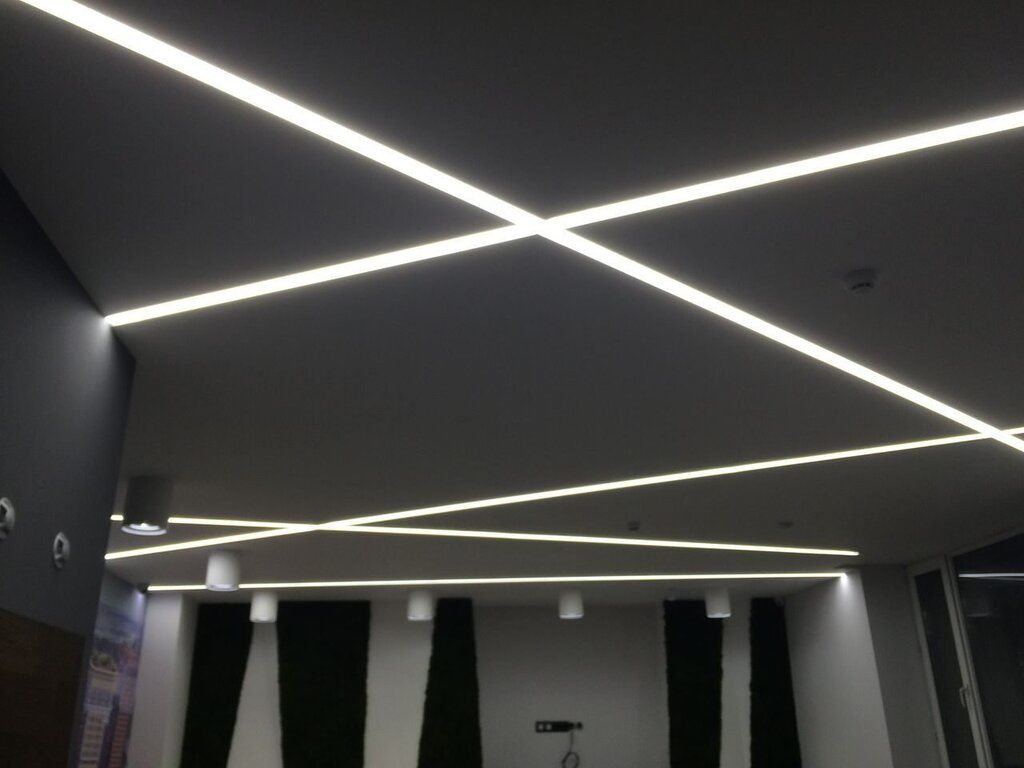 Линейные светильники для натяжных потолков