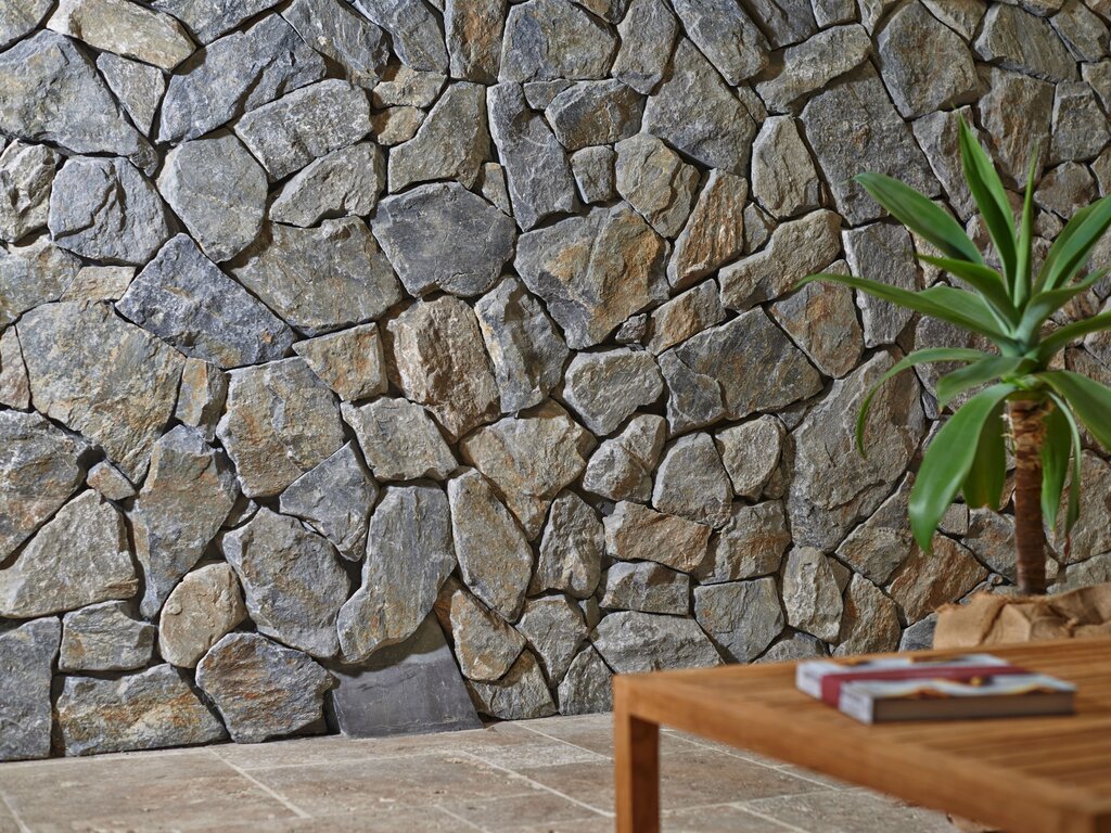 Натуральный камень для внутренней отделки стен