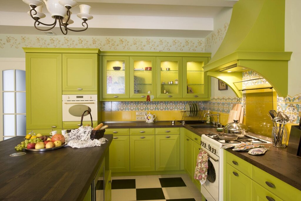 Оливковые стены на кухне
