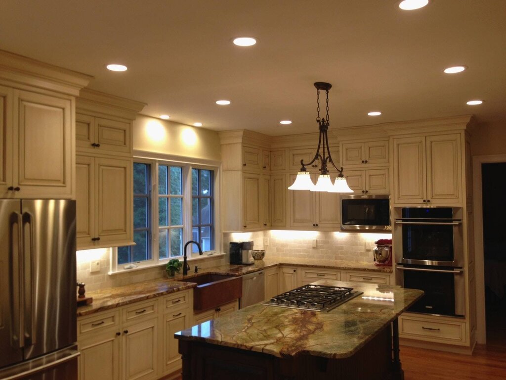 Ceiling lighting in the kitchen