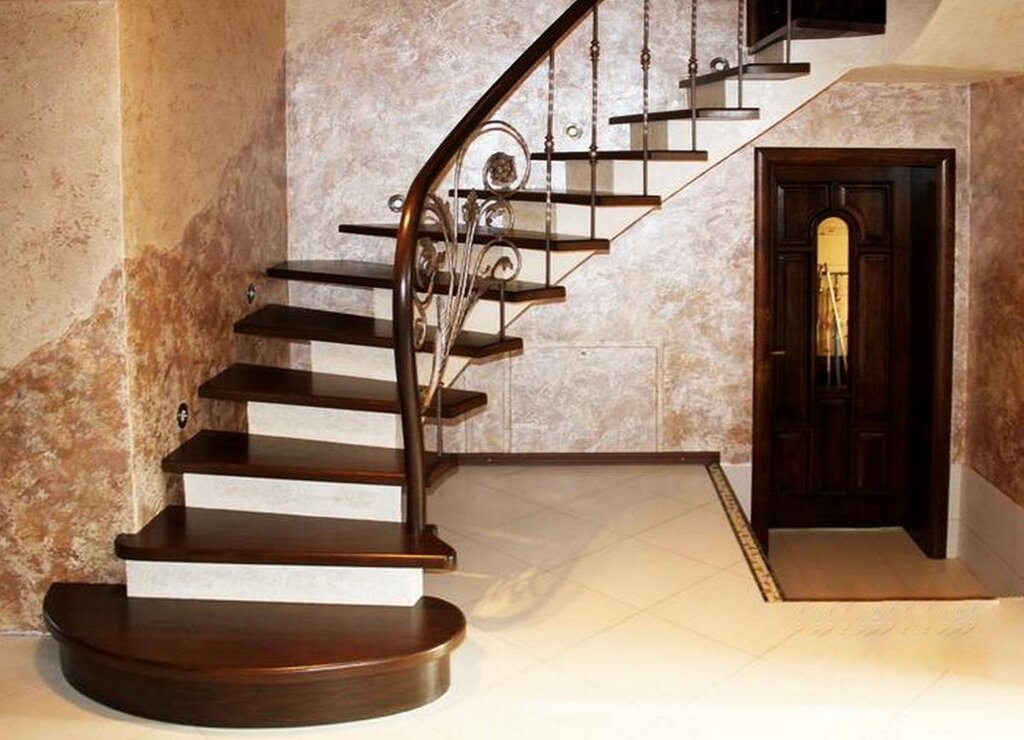 Finishing of a monolithic staircase