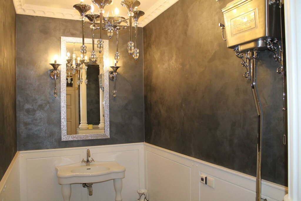 Finishing the bathroom with decorative plaster