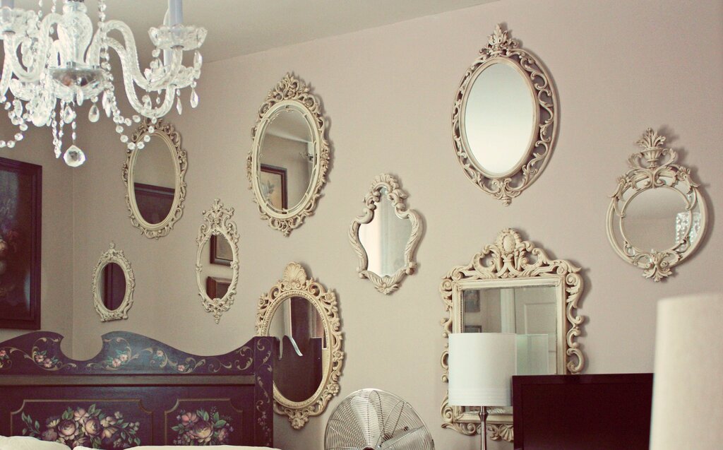 Овальное зеркало на стену