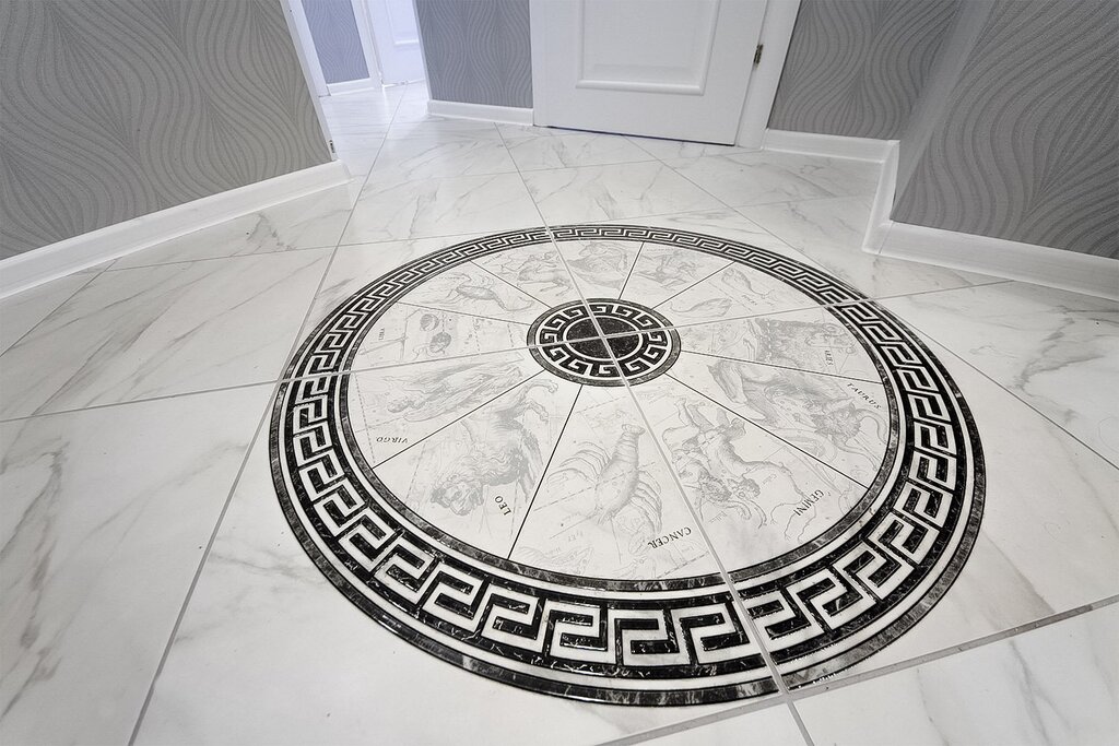 Panel on the floor made of porcelain stoneware