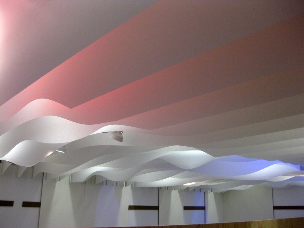 Transition of a stretch ceiling level