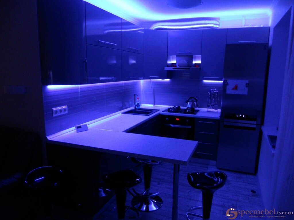 Подсветка барной стойки на кухне