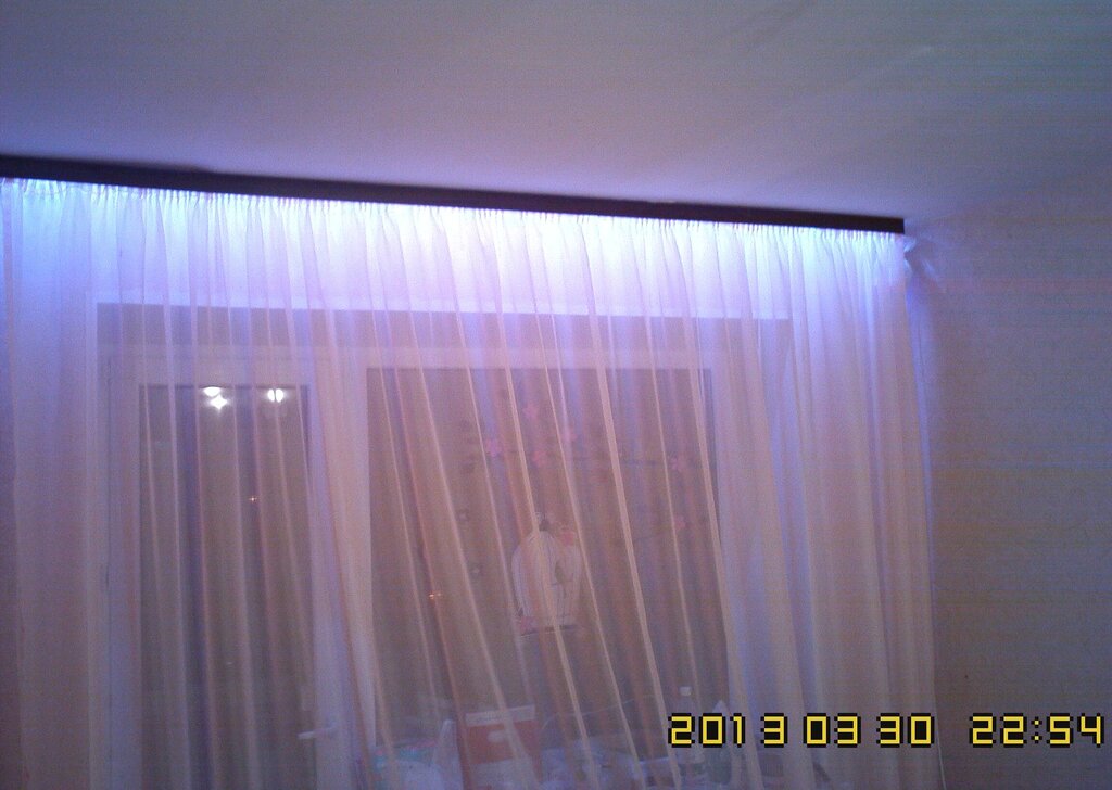 Illumination of the niche for curtains with an LED strip