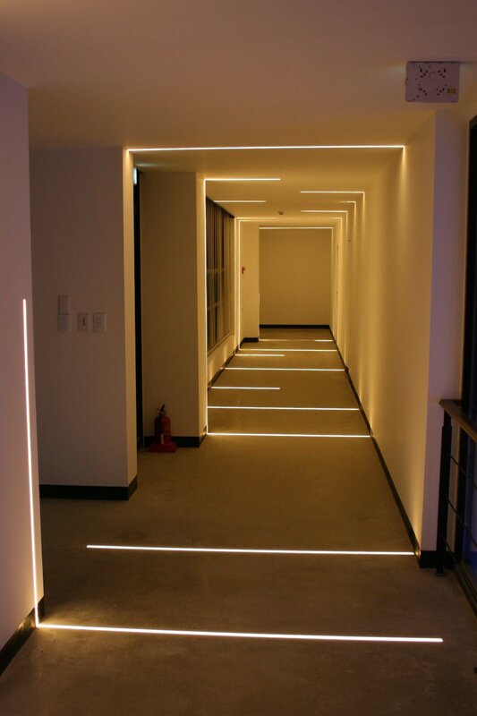 Подсветка пола в коридоре